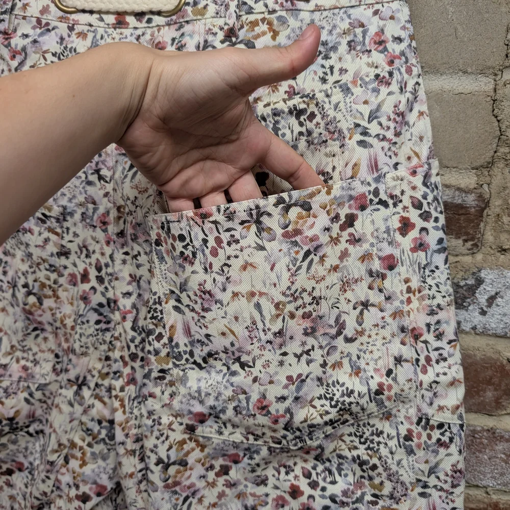 NWT Floral Drawstring Button-Front Barrel Jeans- Cream Multi Floral - Picture 4 of 6